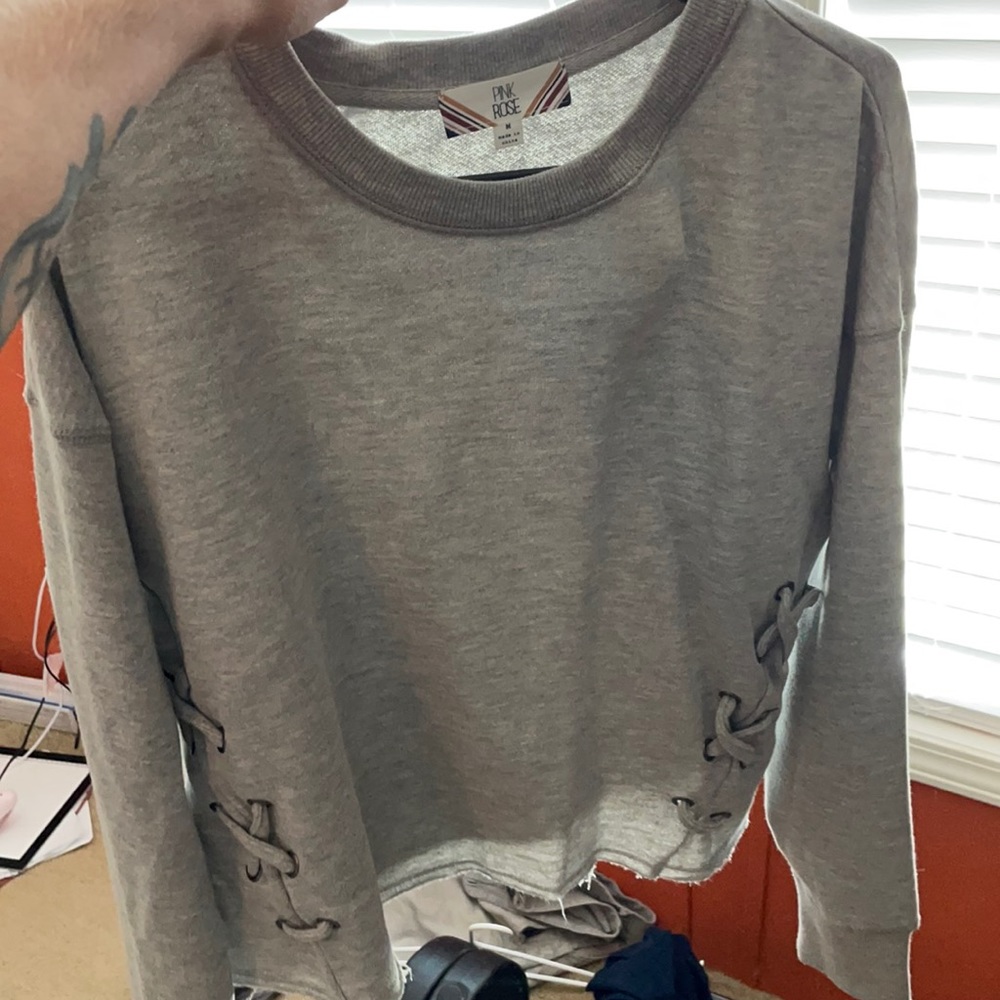 Cropped grey sweatshirt